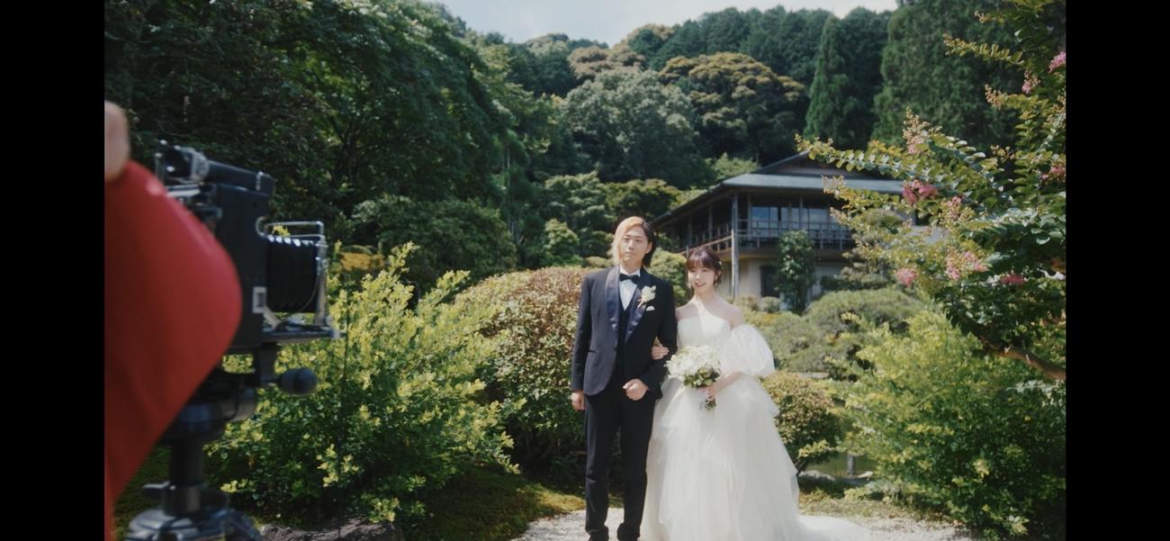 今月12日に結婚したことをYouTubeチャンネルで報告した東海オンエアてつやと峯岸みなみ
