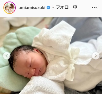 鈴木が出産した第3子となる長女の寝顔（鈴木亜美のインスタグラムより）