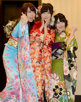 成人式　左から峯岸みなみ、指原莉乃、横山由依（2013年1月）