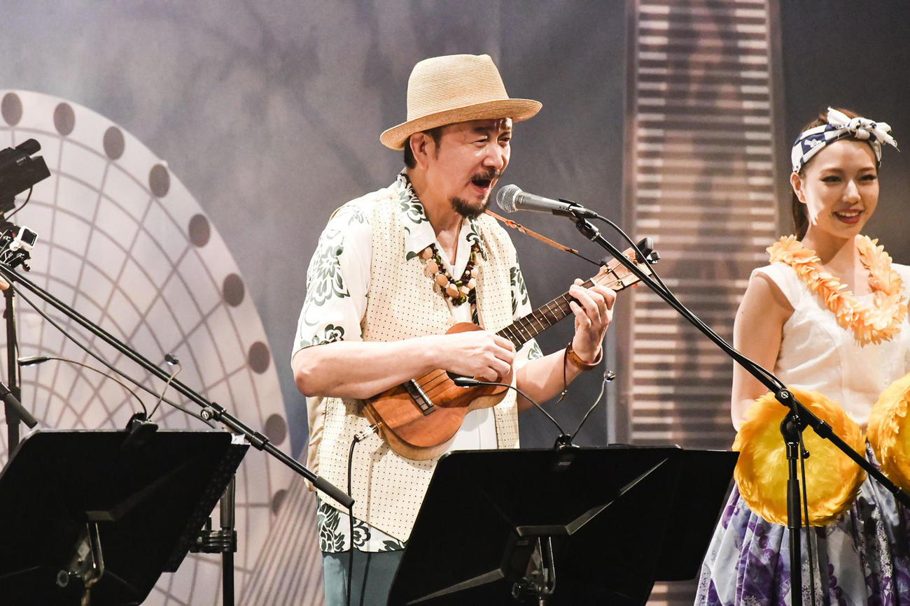 ライブを開催した「1933ウクレレオールスターズ」の関口和之