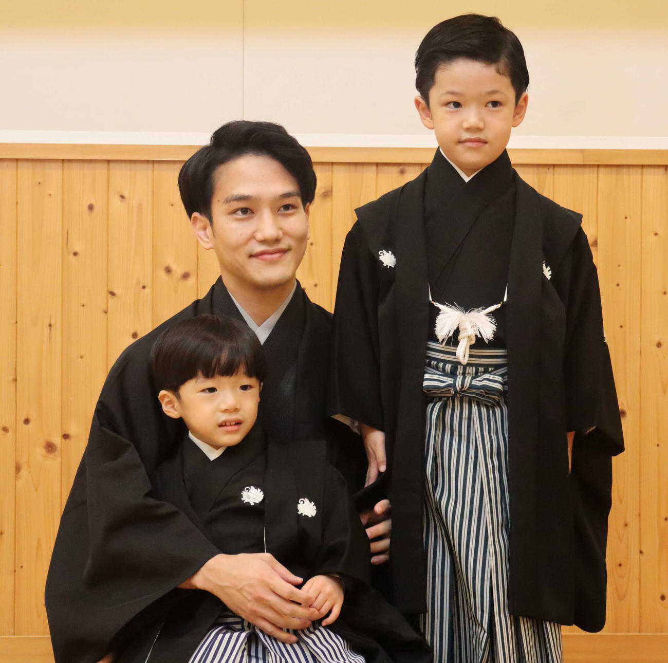「秀山祭九月大歌舞伎」に出演する中村歌昇（中央）、初舞台を踏む長男種太郎（右）と次男秀乃介