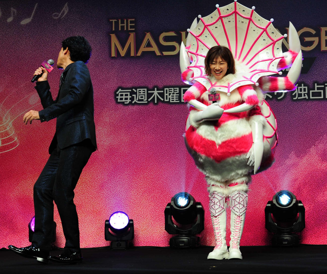 「ザ・マスクド・シンガー」シーズン2のイベントを行った大泉洋と潮田玲子