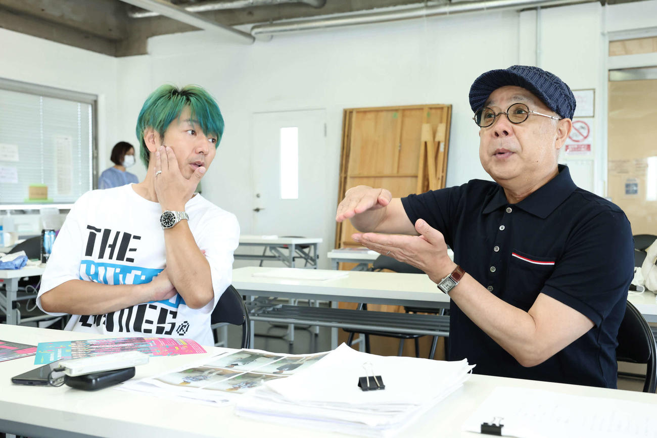 舞台「バック・トゥー・ザ・ホーム・ファイナル」で共演する川本成（左）と小堺一機（撮影・丹羽敏通）
