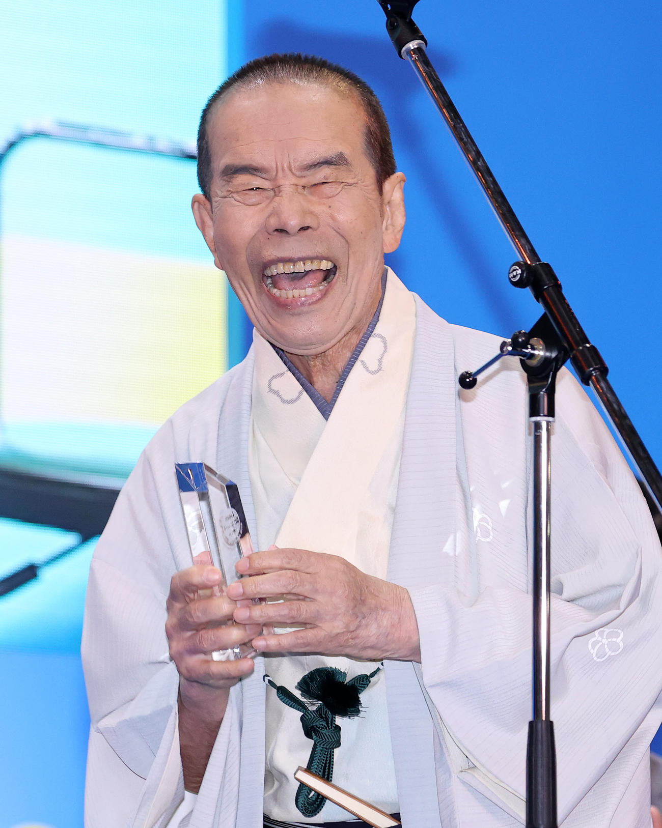 Beautyライフスタイル部門を受賞し笑顔を見せる林家木久扇（撮影・鈴木正人）