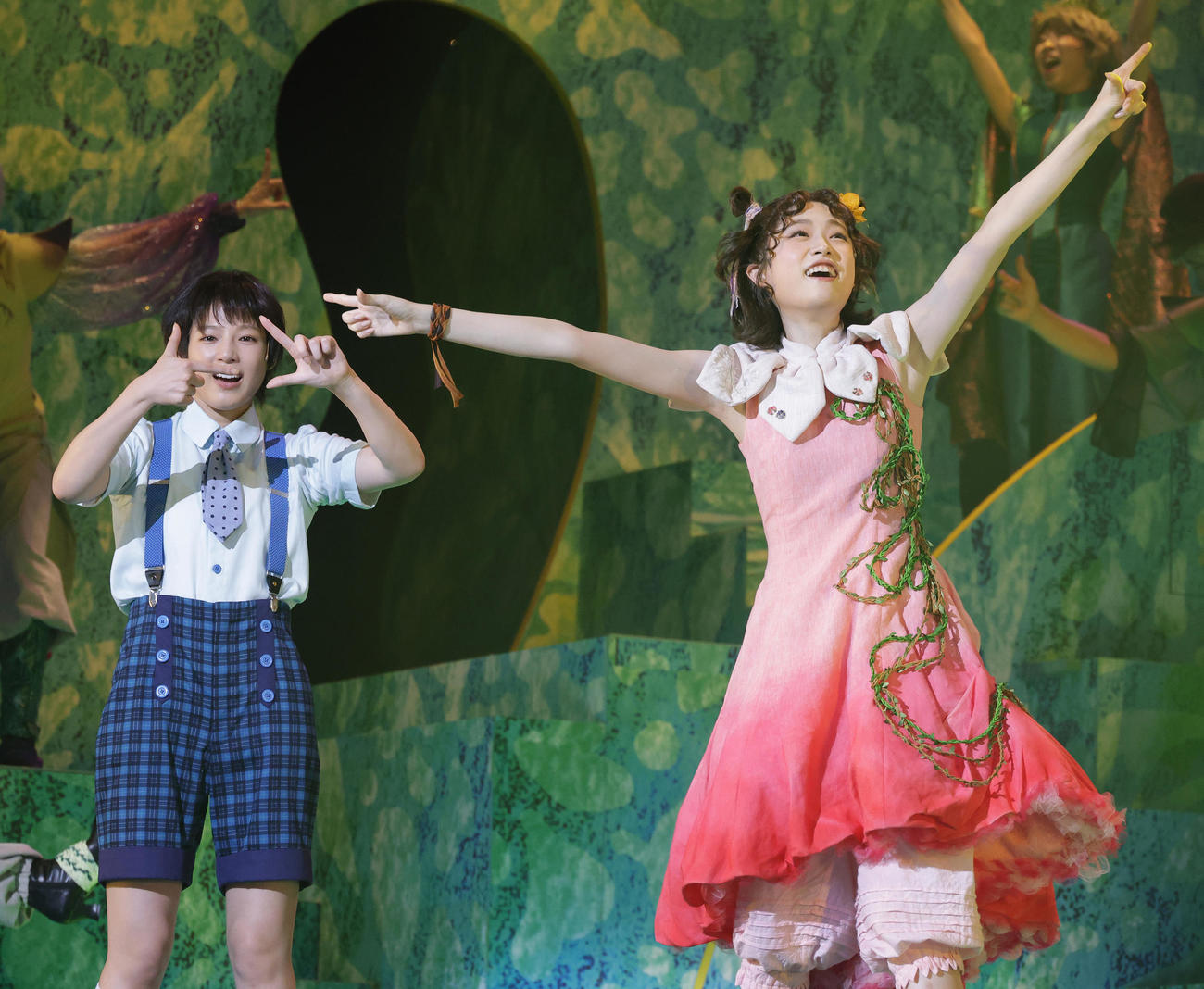 ミュージカル「リトル・ゾンビガール」公開舞台稽古を行う高橋ひかる（右）と石井杏奈（撮影・中島郁夫）