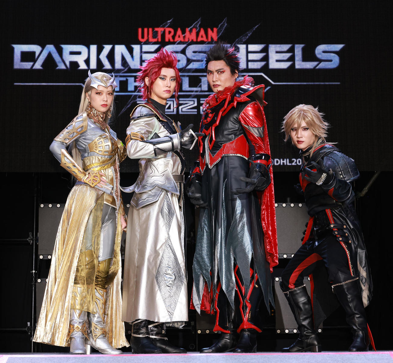 舞台「DARKNESS HEELS」舞台あいさつを行う、左から小田えりな、正木郁、八木将康、樋口裕太（撮影・中島郁夫）