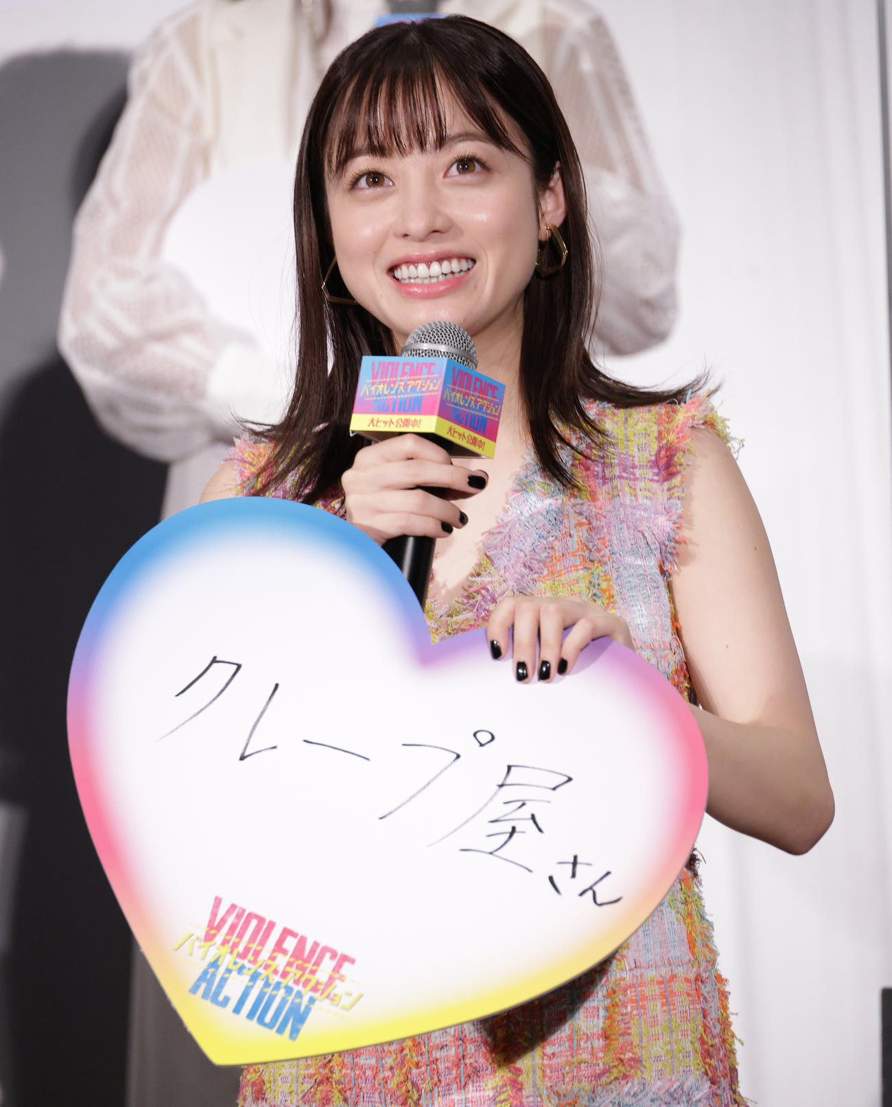 映画「バイオレンスアクション」公開記念舞台あいさつで「クレープ屋さん」でアルバイトをしてみたいと語った橋本環奈（撮影・中島郁夫）
