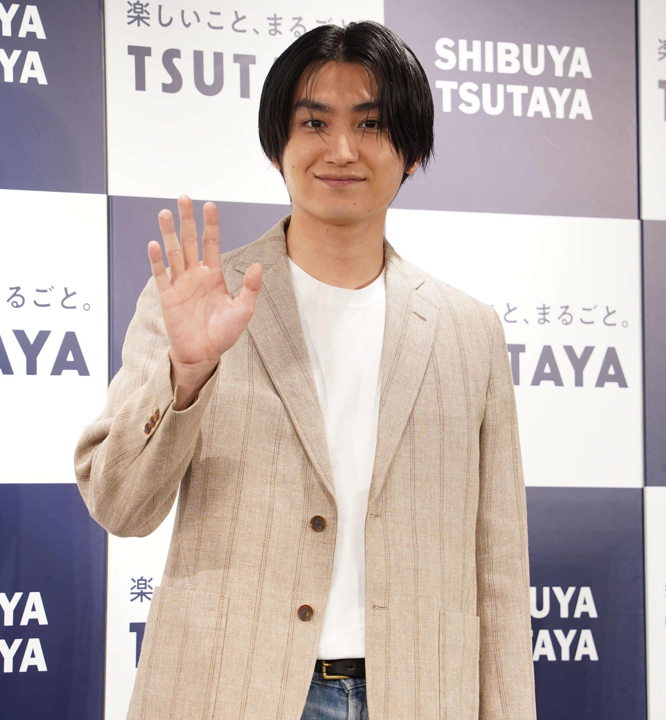 初の写真集「DAICHI KANEKO」発売イベントを開催した金子大地（撮影・佐藤勝亮）