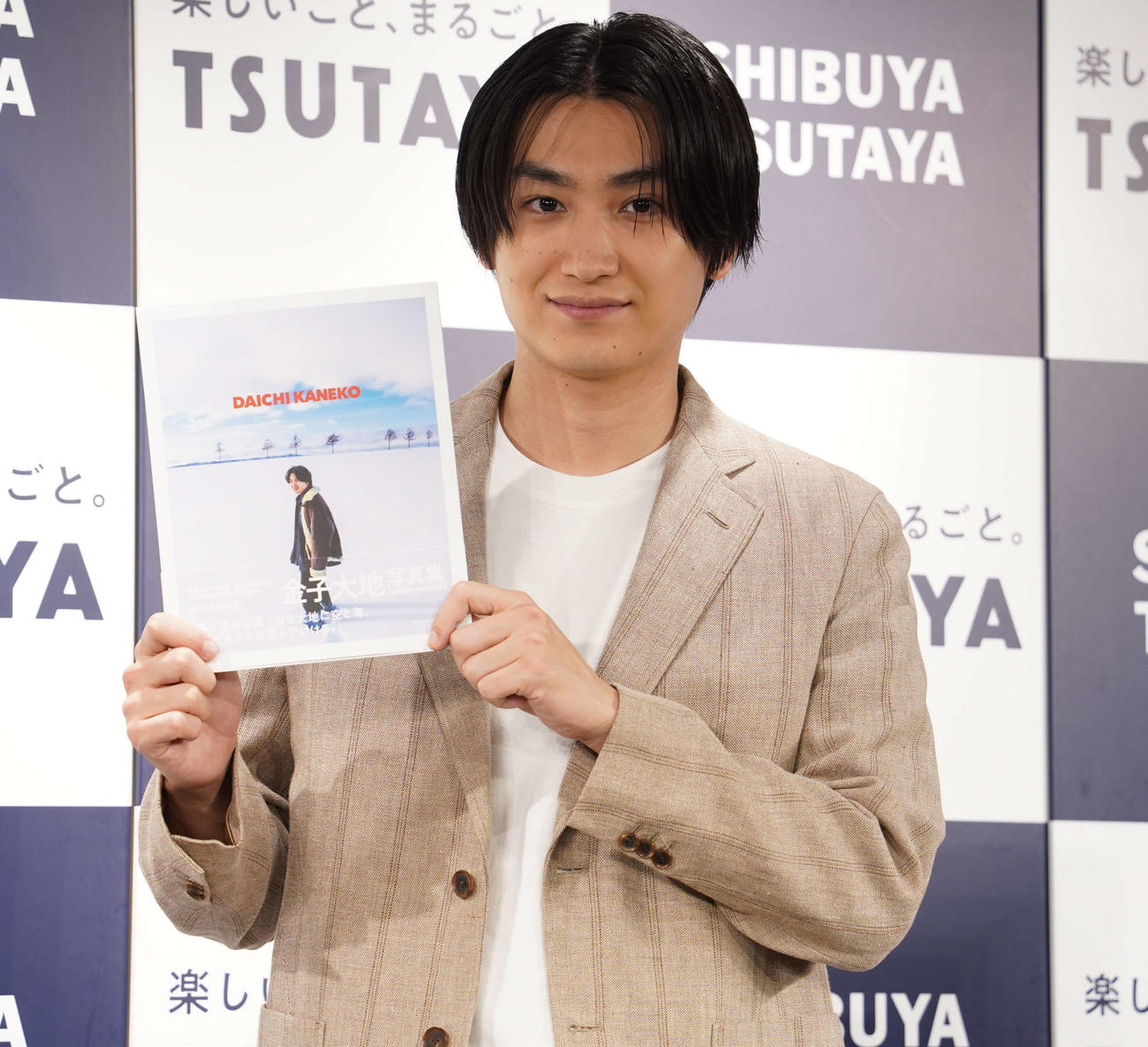 初の写真集「DAICHI KANEKO」発売イベントを開催した金子大地（撮影・佐藤勝亮）