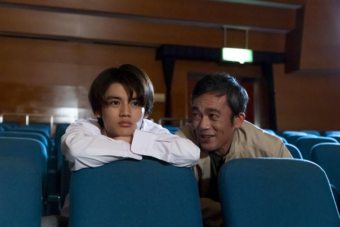 映画「追想ジャーニー」での藤原大祐（左）と高橋和也