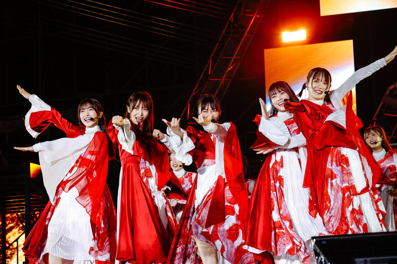 野外ライブ「W－KEYAKI FES．　2022」を開催した櫻坂46（撮影・上山陽介氏）