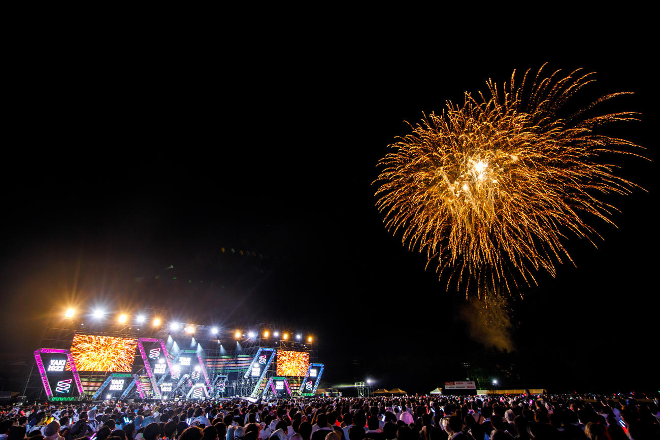 野外ライブ「W－KEYAKI FES．　2022」を開催した櫻坂46（撮影・上山陽介氏）