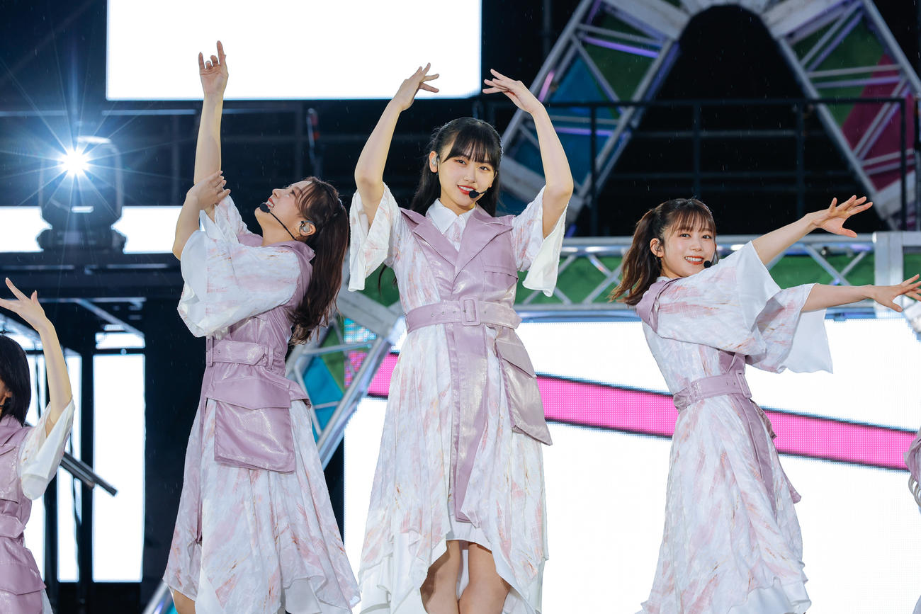 野外ライブ「W－KEYAKI FES．　2022」を開催した櫻坂46（撮影・上山陽介氏）