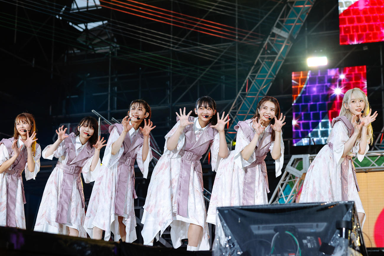 野外ライブ「W－KEYAKI FES．　2022」を開催した櫻坂46（撮影・上山陽介氏）