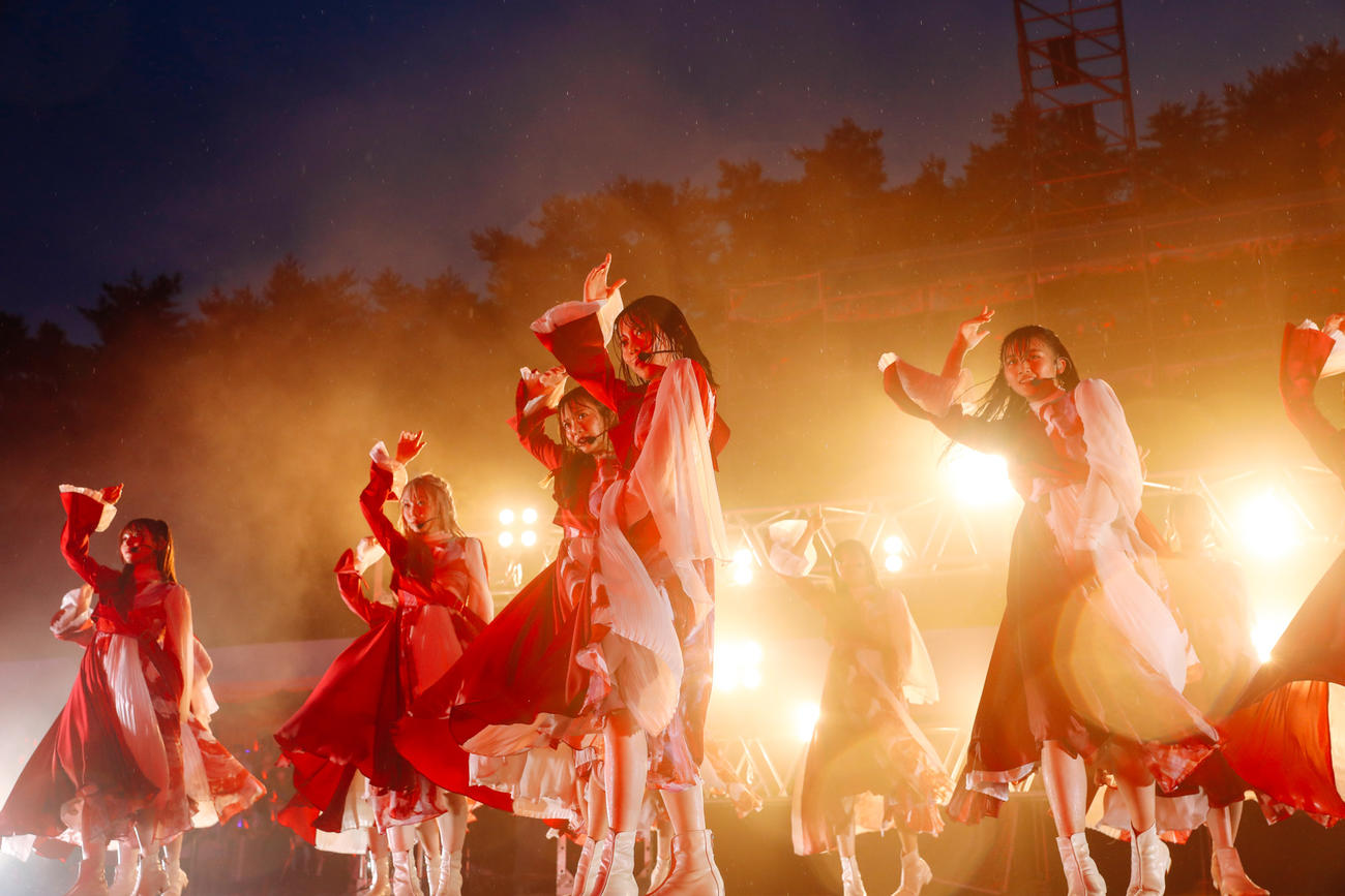 野外ライブ「W－KEYAKI FES．　2022」を開催した櫻坂46（撮影・上山陽介氏）