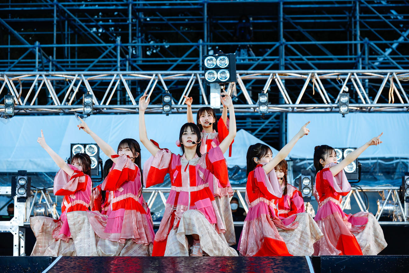 野外ライブ「W－KEYAKI FES．　2022」を開催した櫻坂46（撮影・上山陽介氏）