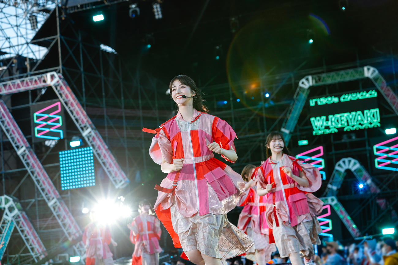 野外ライブ「W－KEYAKI FES．　2022」を開催した櫻坂46（撮影・上山陽介氏）