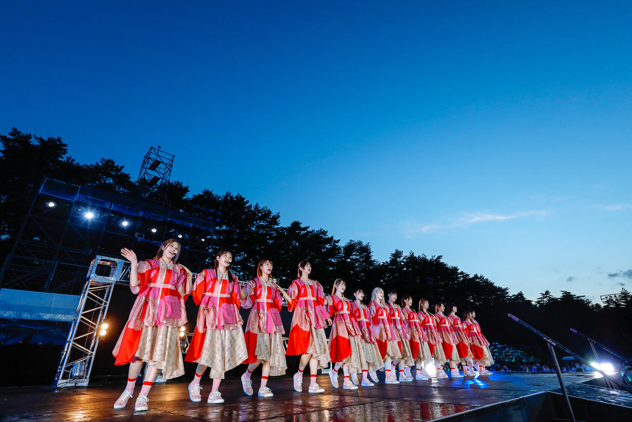 野外ライブ「W－KEYAKI FES．　2022」を開催した櫻坂46（撮影・上山陽介氏）