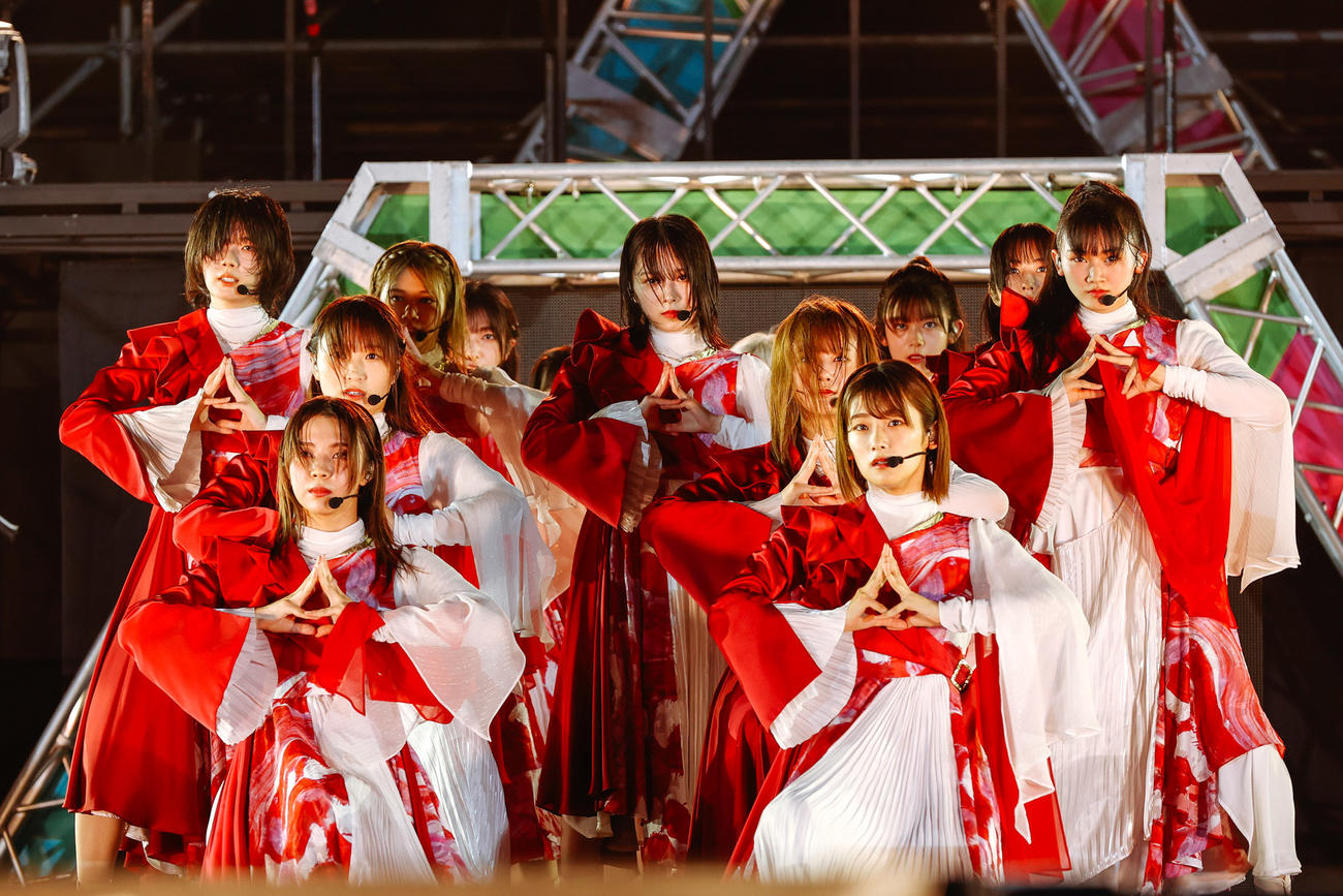 野外ライブ「W－KEYAKI FES．　2022」を開催した櫻坂46（撮影・上山陽介氏）