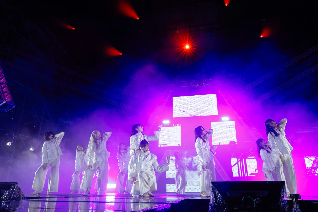 野外ライブ「W－KEYAKI FES．　2022」を開催した櫻坂46（撮影・上山陽介氏）
