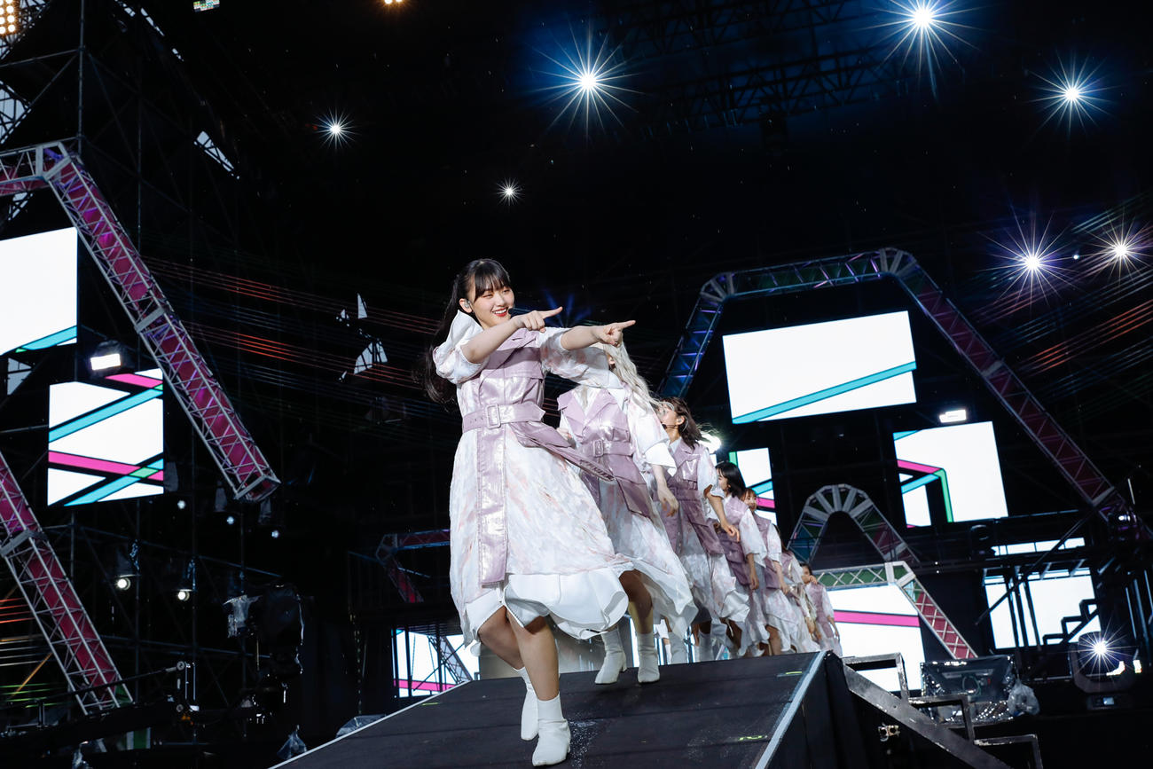 野外ライブ「W－KEYAKI FES．　2022」を開催した櫻坂46（撮影・上山陽介氏）