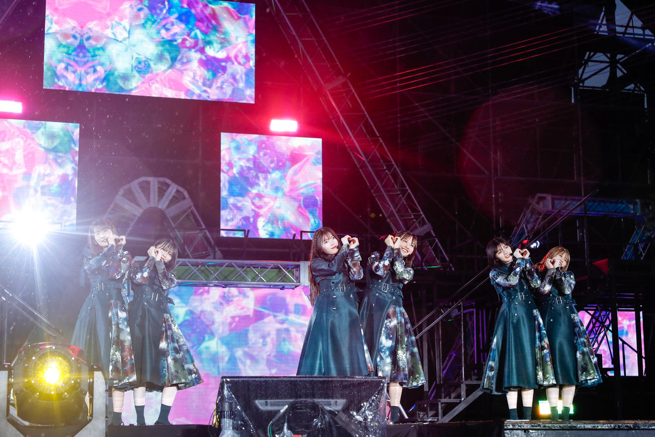 野外ライブ「W－KEYAKI FES．　2022」を開催した櫻坂46（撮影・上山陽介氏）