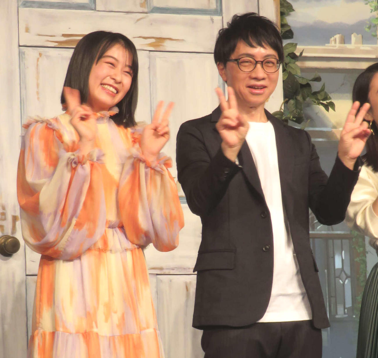 新海誠監督（右）と森七菜（2021年12月15日撮影）