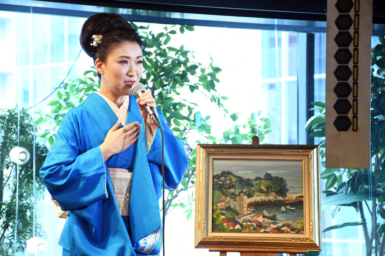 デビュー30周年記念日に新曲「石狩ルーラン十六番地」お披露目配信イベントを行った市川由紀乃（撮影・大友陽平）