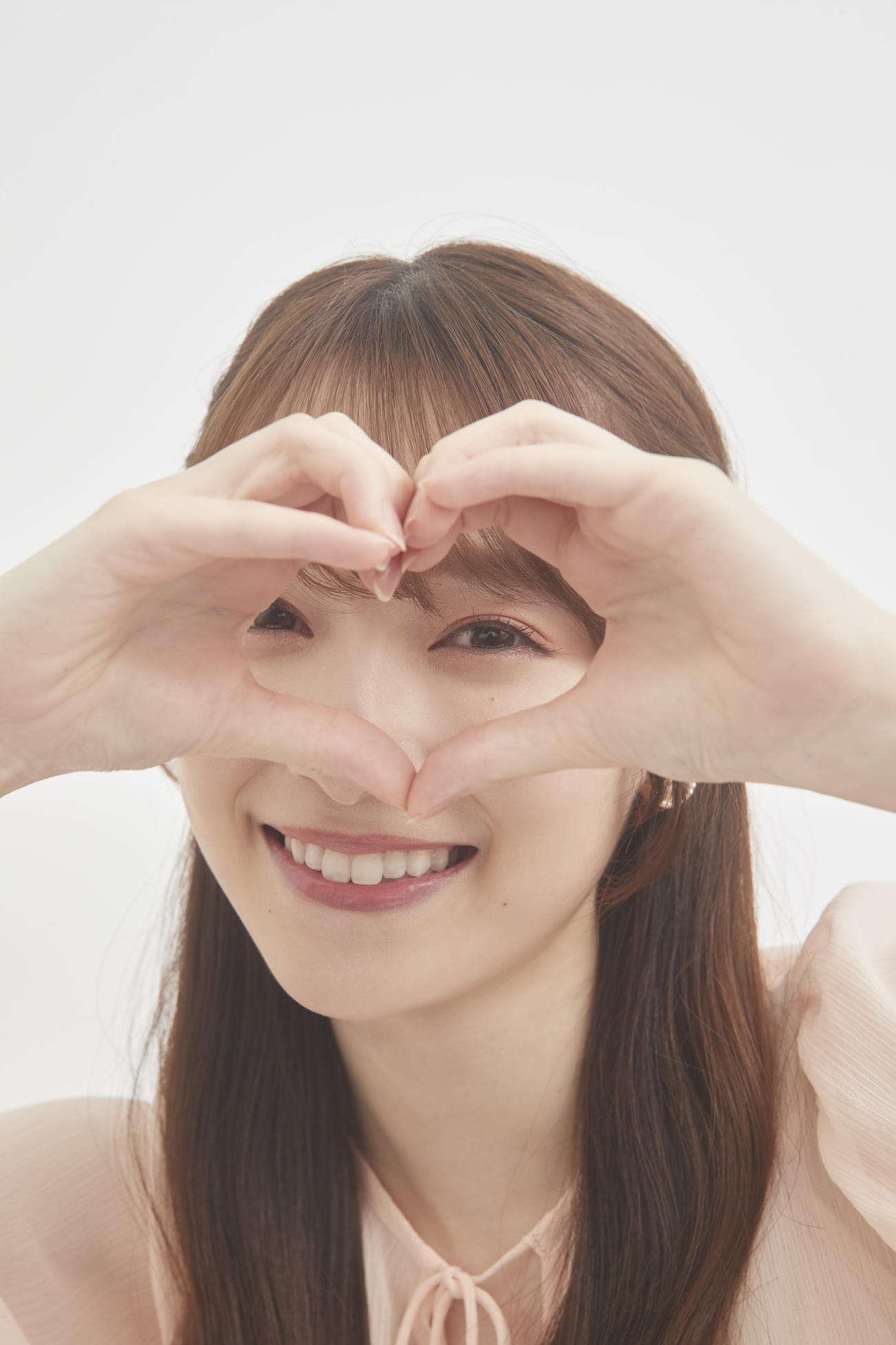 ファースト写真集「笑顔のグー、チョキ、パー」の刊行記念オンライン取材会を行った櫻坂46守屋麗奈（C）Seed　＆　Flower LLC／竹書房　東京祐氏撮影