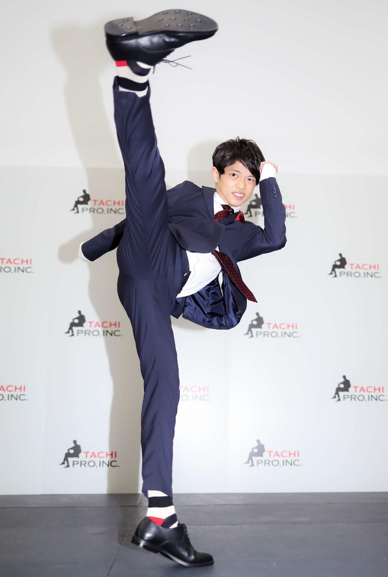 特技のキックボクシングを披露する黒川想矢（撮影・河田真司）