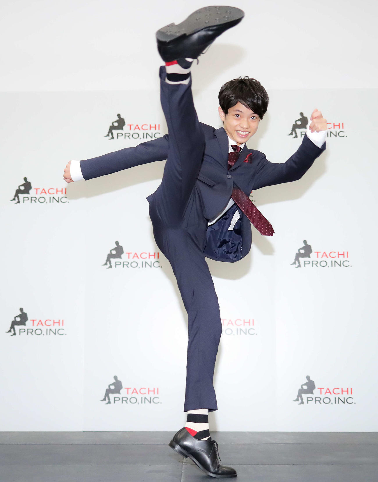 特技のキックボクシングを披露する黒川想矢（撮影・河田真司）