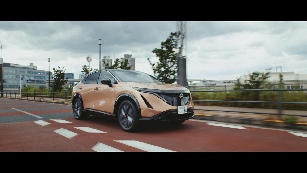 木村拓哉と松たか子が出演する日産自動車のウェブ動画のワンシーン
