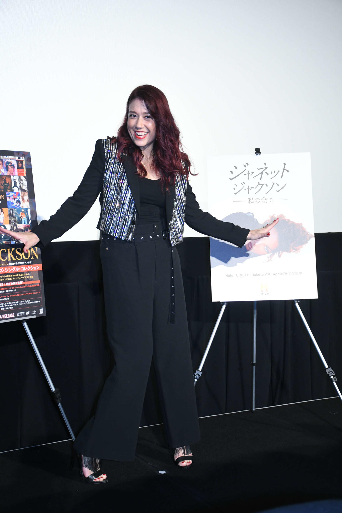 ドキュメンタリー番組「ジャネット・ジャクソン　私の全て」上映会でジャネットのようにポーズを決めるLiLiCo（撮影・大友陽平）