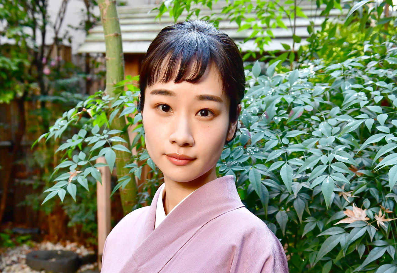 藤間爽子（21年2月撮影）