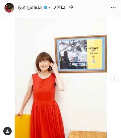 お気に入りの赤のワンピース姿を公開した松本（松本伊代のインスタグラムより）