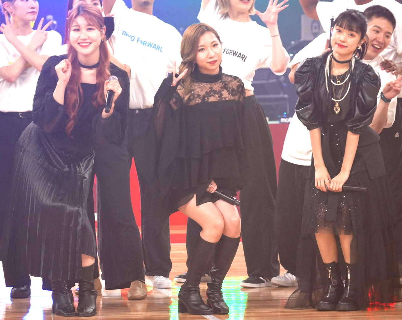 東京2020パラリンピック1周年記念イベントに出席した、左からLittle Glee Monsterかれん、MAYU、アサヒ（撮影・佐藤成）