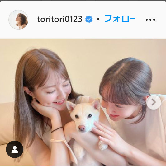 インスタグラムで愛犬の春ちゃんと妹トリンドル瑠奈との３ショットを公開したトリンドル玲奈
