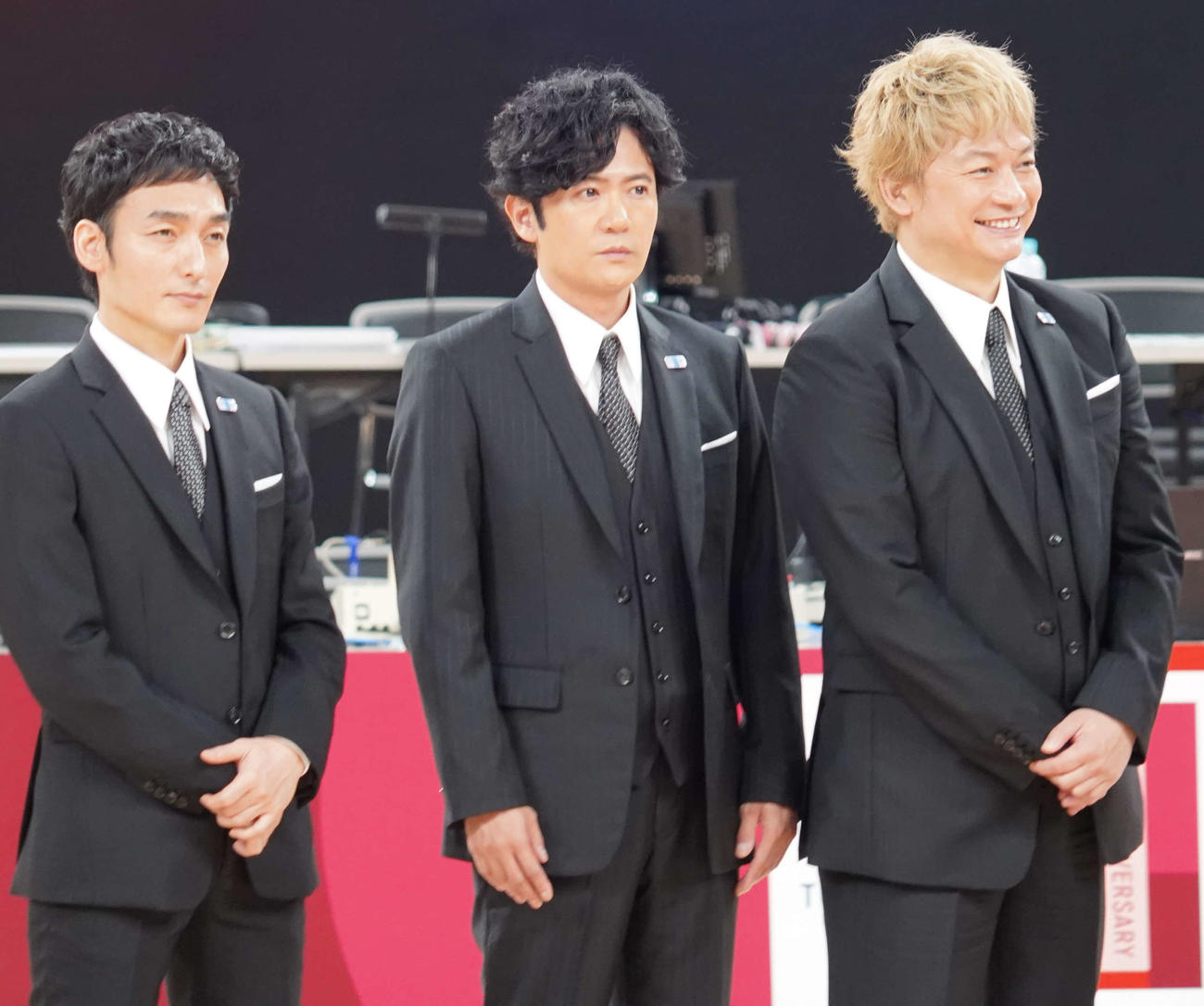 東京2020パラリンピック1周年記念イベントに出席した、左から新しい地図の草なぎ剛、稲垣吾郎、香取慎吾（撮影・佐藤成）