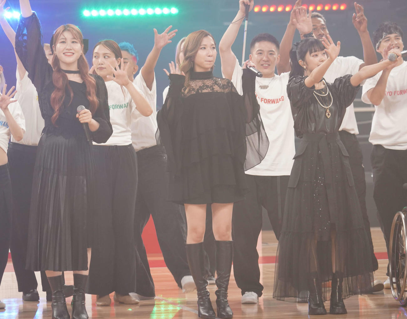 東京2020パラリンピック1周年記念イベントに出席したLittle Glee Monsterの、左からかれん、MAYU、アサヒ（撮影・佐藤成）