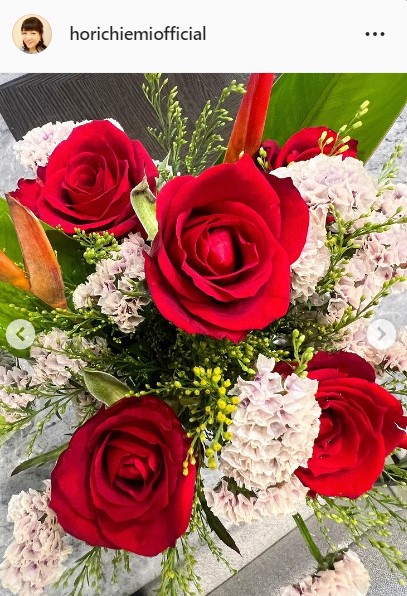 堀ちえみ宅内の赤い薔薇