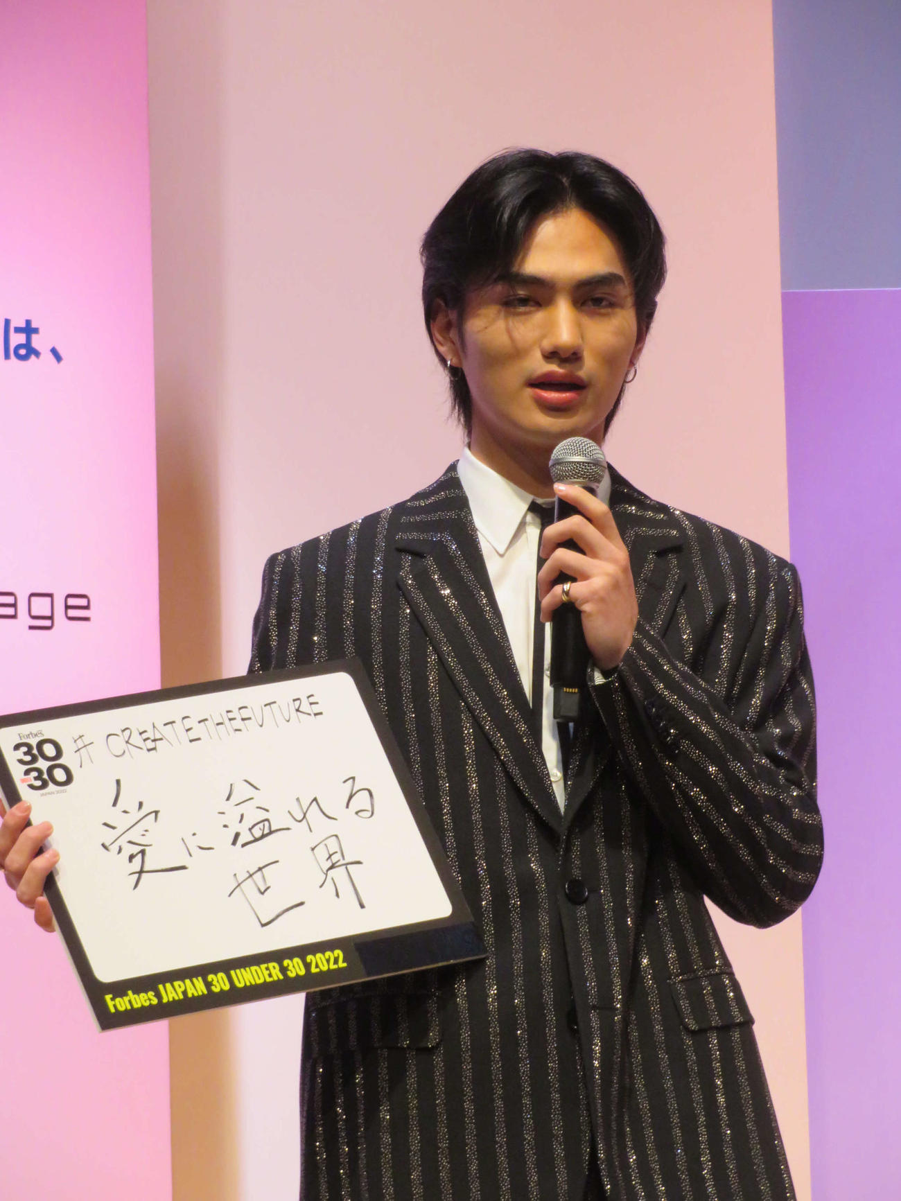 「Forbes JAPAN30 UNDER 30 2022」受賞者発表セレモニーに登壇した大平修蔵（撮影・村上幸将）