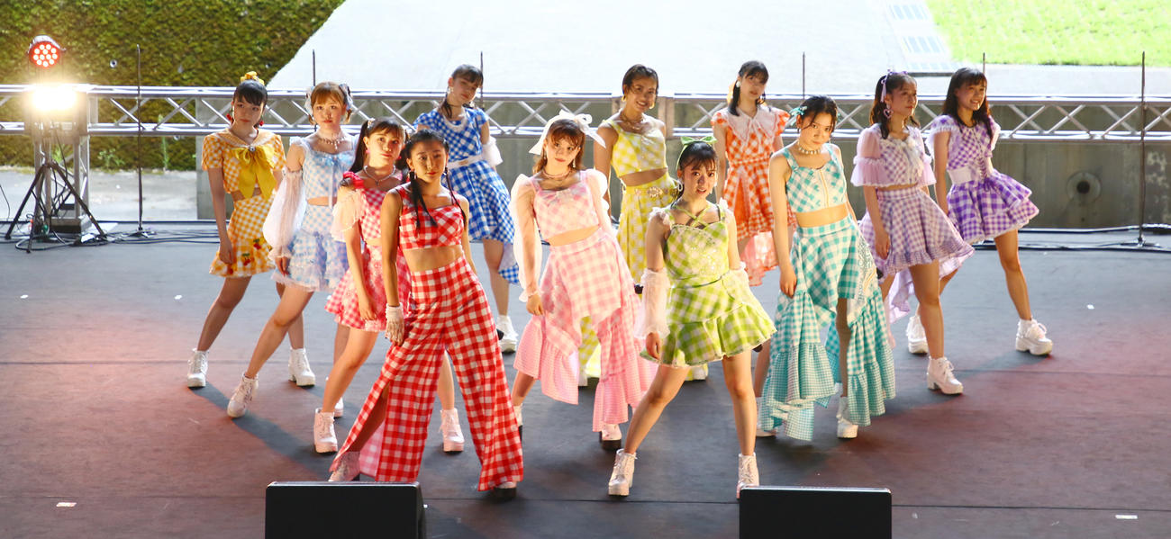 初の野外ワンマンライブ「つばきファクトリーの夏祭り　2022　～灼熱～∨」を行ったつばきファクトリー