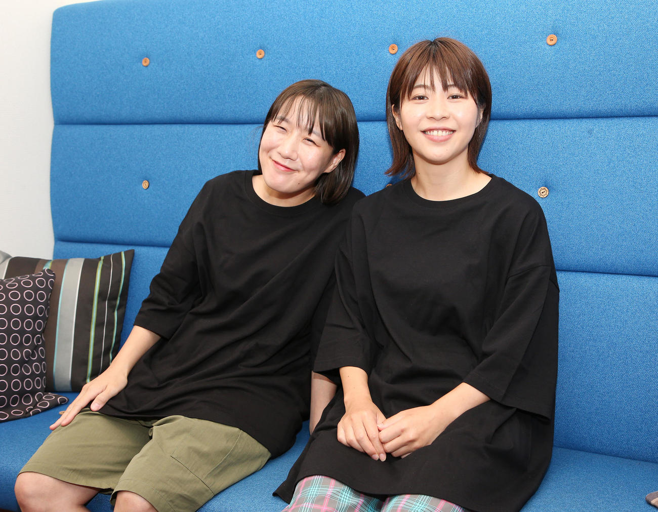 リラックスムードのAマッソ村上（左）と加納（撮影・宮地輝）