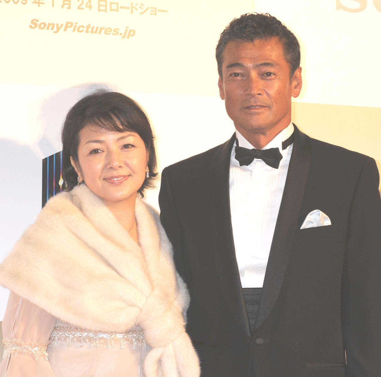 原日出子（左）と渡辺裕之さん（2008年11月25日撮影）