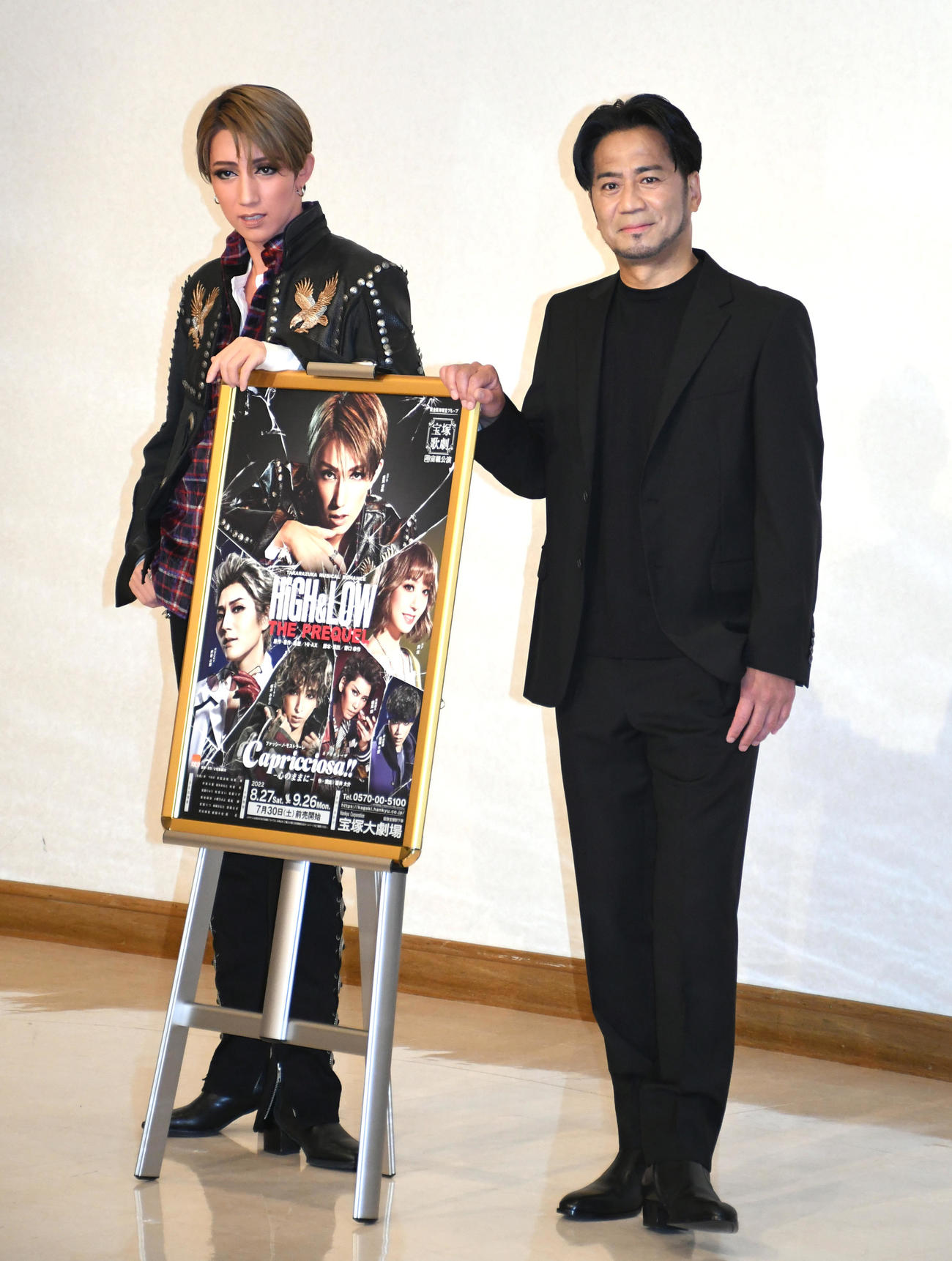 LDH JAPAN×宝塚歌劇団「HiGH＆LOW－THE PREQUEL－」通し舞台稽古に出席した真風涼帆（左）とEXILE HIRO（撮影・大友陽平）
