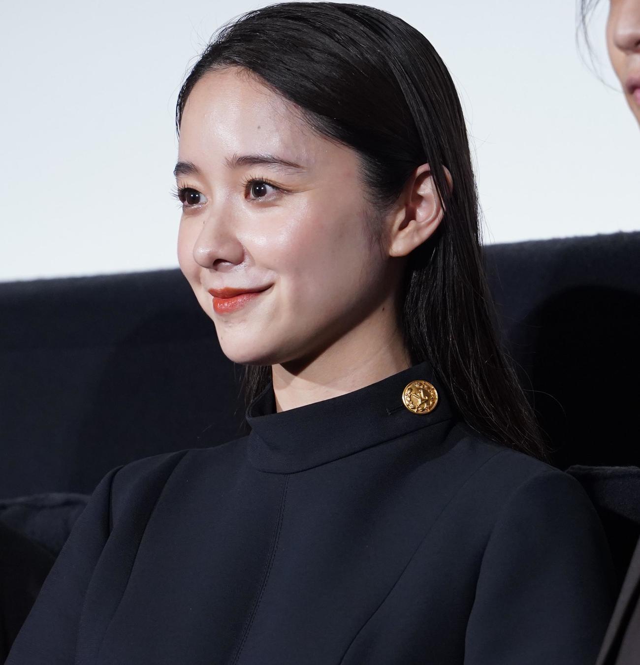 映画「オカルトの森へようこそ　THE MOVIE」初日舞台あいさつに登壇した堀田真由（撮影・佐藤勝亮）