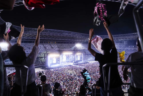 矢沢永吉50周年ツアー初日 キャデラックで国立競技場１周 Misia迎え 歌 うまいよね 芸能写真ニュース 日刊スポーツ