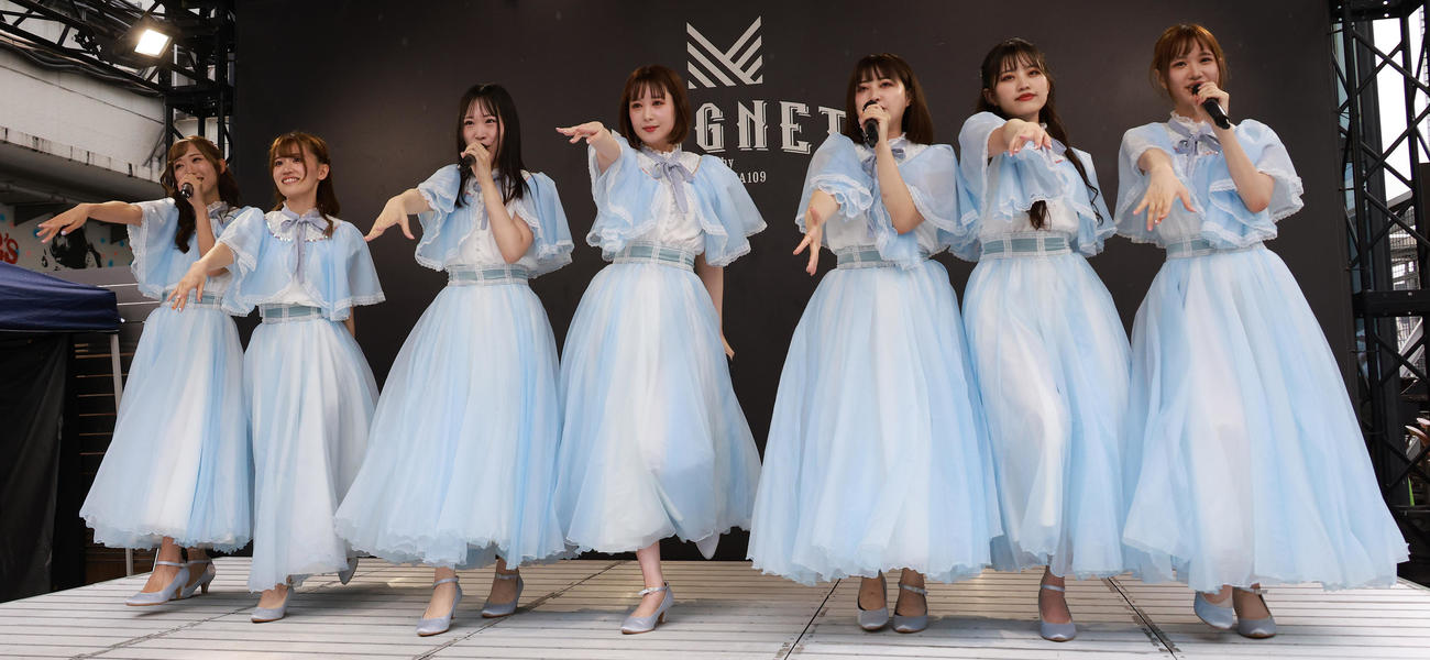 渋谷でライブを開催したアイドルグループ「8月のエウテルペ」（撮影・中島郁夫）