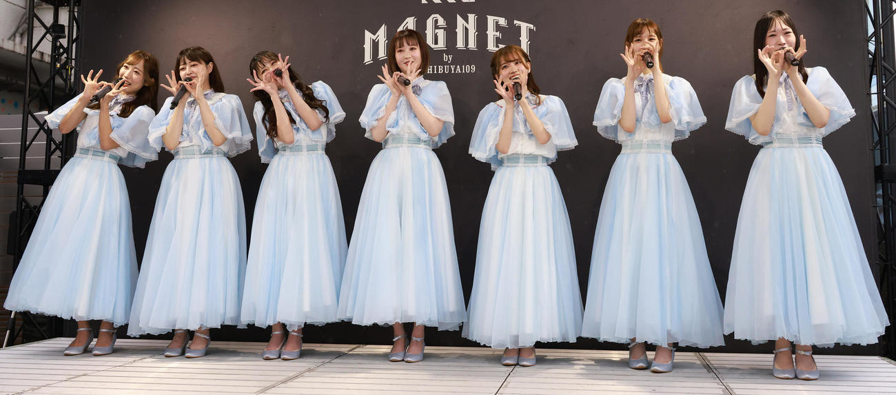 渋谷でライブを開催したアイドルグループ「8月のエウテルペ」（撮影・中島郁夫）
