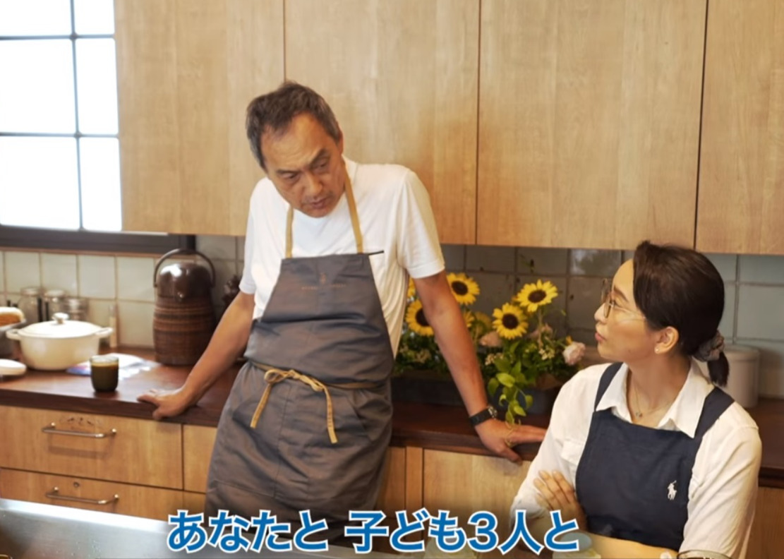 渡辺謙にフランス移住について聞かれる杏（杏のYouTubeチャンネル「杏／anna Tokyo」より）